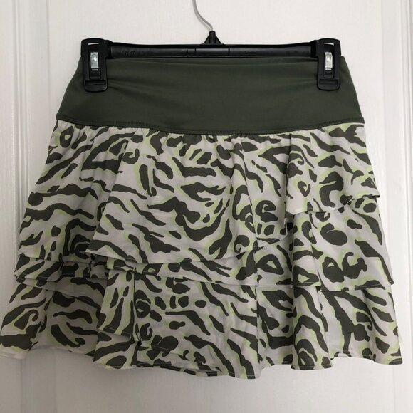 Aerie OFFLINE‎ By Aerie Tiered Athletic Skort Medium Olive Green & White NWT - Picture 1 of 8